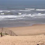 Near Dutch Coast & Park 펜션 *